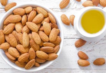 How-to-remove-dark-circles-with-almond-oil